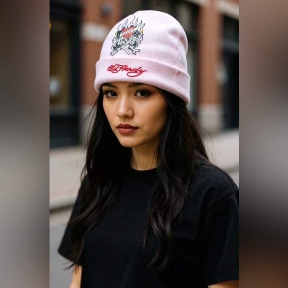 Ed Hardy Skulls bones and hearts pink knit fluffy pom pom beanie hat - Picture 2 of 6